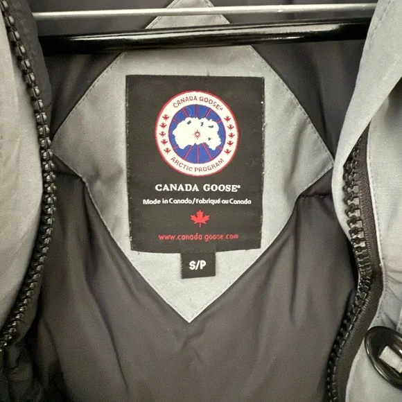 Canada Goose Chilliwack Bomber with Fur Hood - Gray - Small - Picture 3 of 8